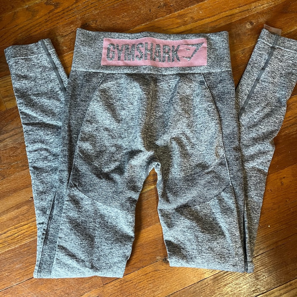 Gym shark leggings